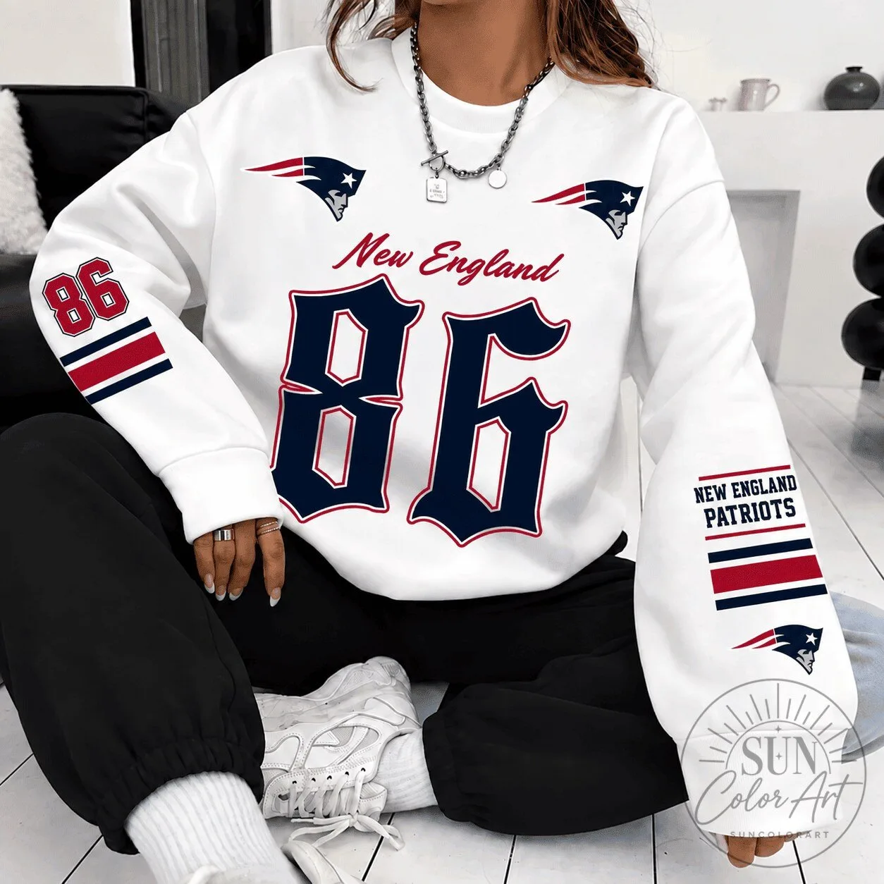 New England Patriots Football Team Number 86 White Crewneck Sweatshirt